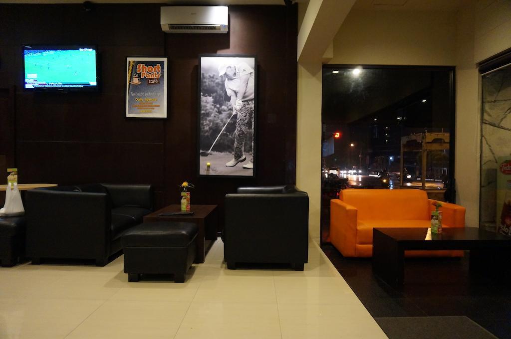 Ekon Hotel Джокьякарта Экстерьер фото