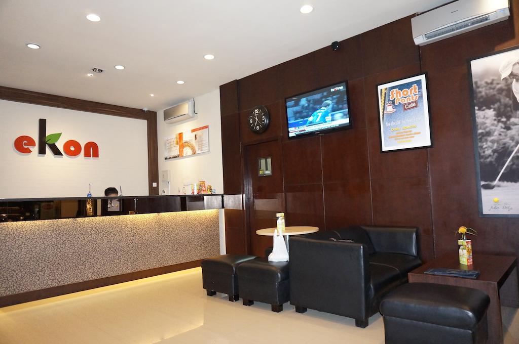 Ekon Hotel Джокьякарта Экстерьер фото