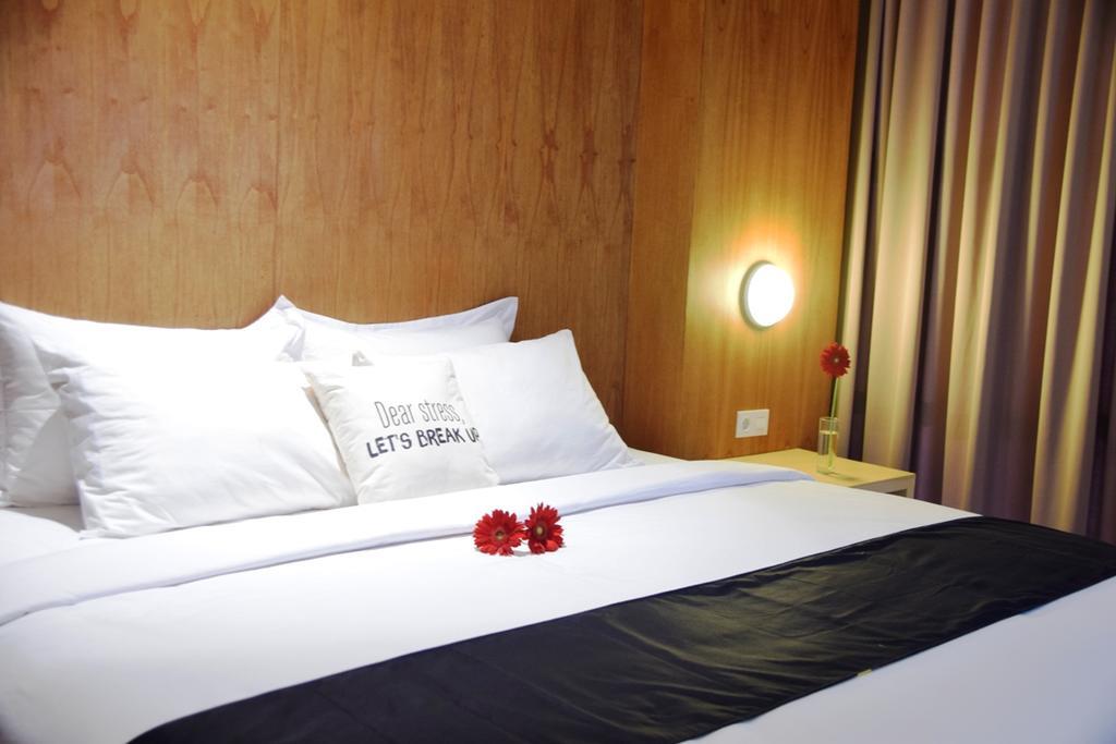 Ekon Hotel Джокьякарта Экстерьер фото
