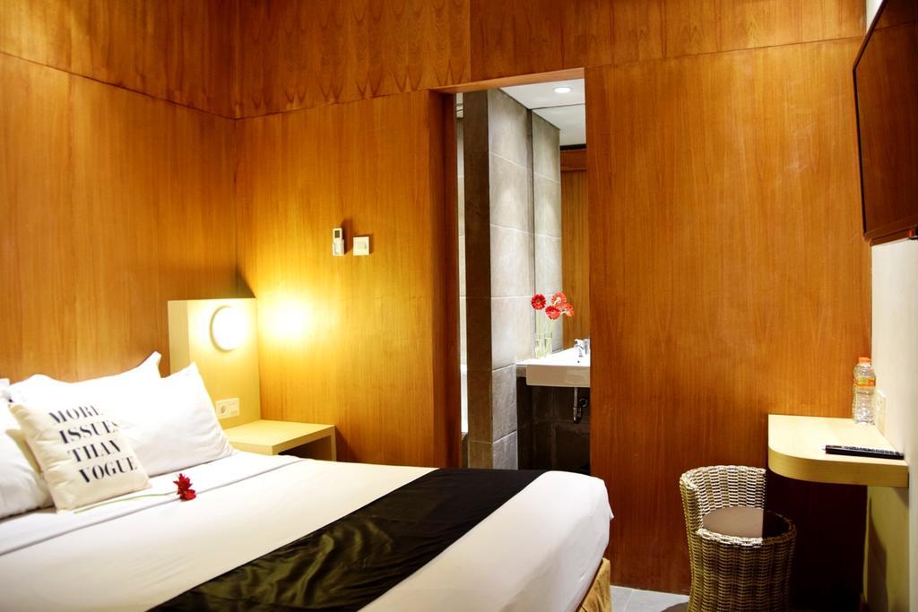 Ekon Hotel Джокьякарта Экстерьер фото